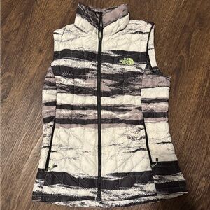 The North Face Thermoball printed puffer vest XS
